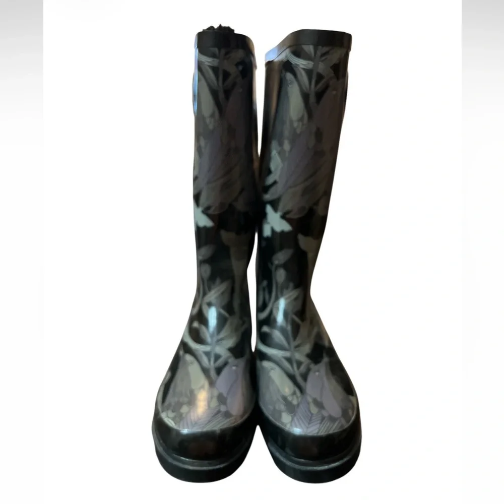 The SAK women’s‎ Rain Boots Size 7 Black Gray Nature Graphic Tall Waterproof